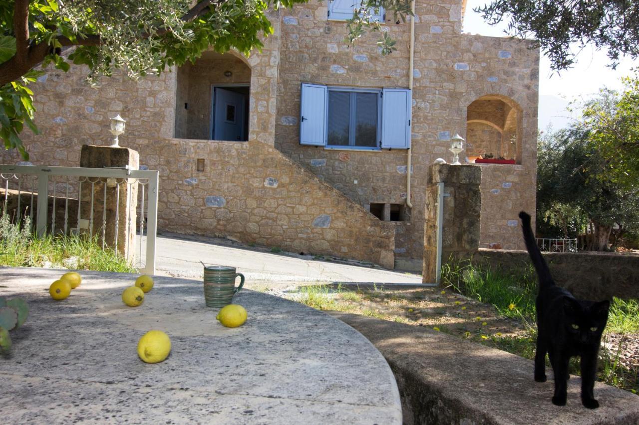 Orfea'S Place Riglia Exterior photo